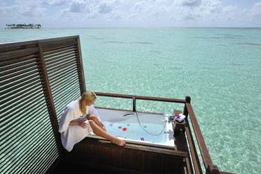 Villa sur pilotis avec bain � remous