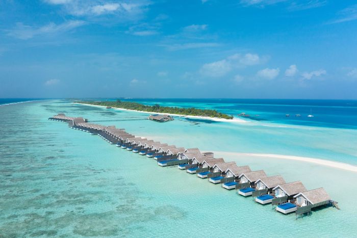 photo double exprience plage & pilotis au lux* south ari atoll
