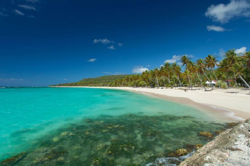 vue sur la plage de la feuillre  Marie Galante en Guadeloupe