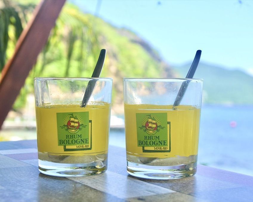 verres de cocktails avec du rhum Bologne en guadeloupe