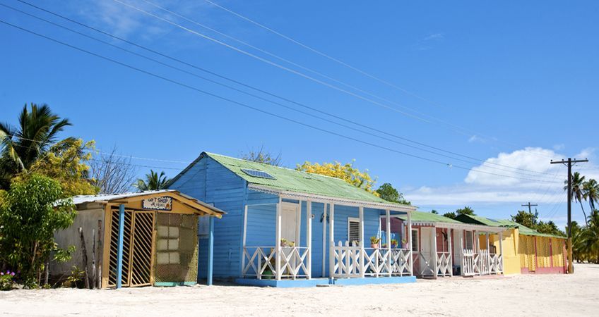 maisons sur l'île saona au parc national de cotubanama