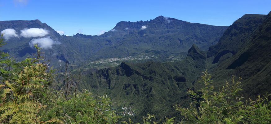 Vue sur le cirque du Cilaos  la Runion