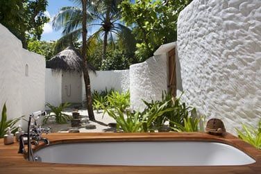 Salle de bain extrieure de la Villa Crusoe 1 chambre avec piscine