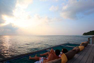 Rendez-vous au Bar(a)Bara pour admirer de fabuleux couchers de soleil