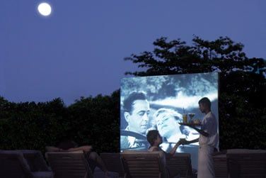 L'htel possde un cinma en plein air pour de belles soires sous un ciel toil