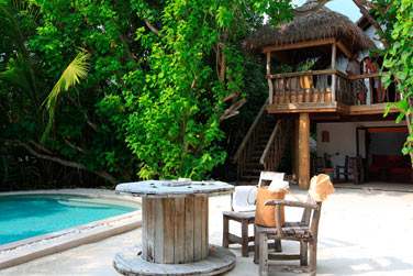 La piscine prive et terrasse de la Crusoe Villa