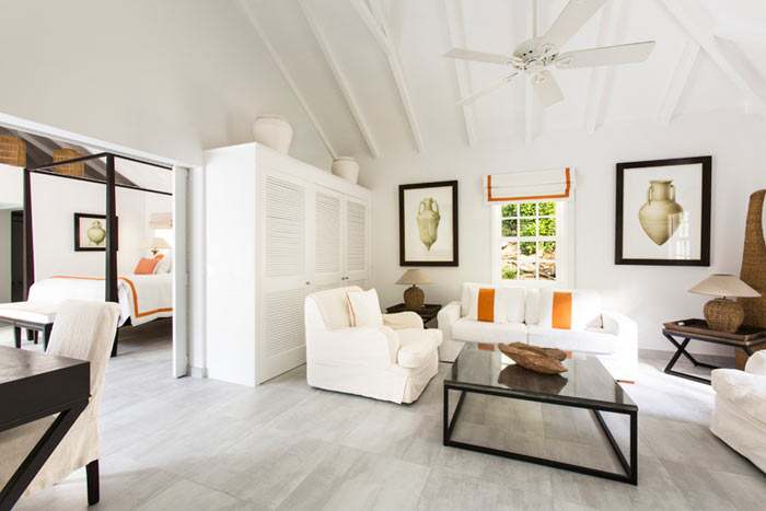 Le coin salon de la Suite Jardin avec piscine privée Le coin salon de la Suite Jardin avec piscine privée