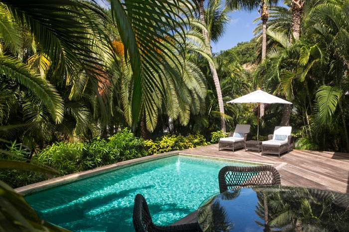 La piscine privée de la Suite Tropicale nichée au coeur d'un jardin luxuriant La piscine privée de la Suite Tropicale nichée au coeur d'un jardin luxuriant