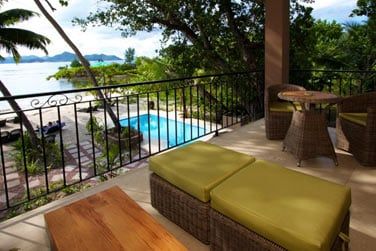 A l'horizon, se dresse Praslin