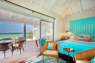 La chambre vue Baie Marigot et sa terrasse offrant une belle vue sur la mer