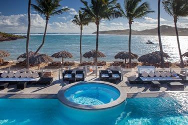 l'immense piscine de l'htel fait face  la mer !