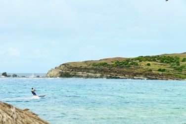 Kitesurf sur le lagon turquoise