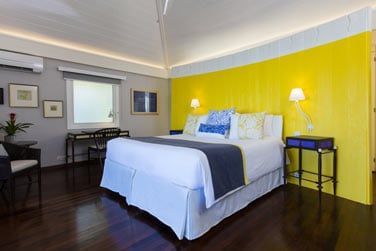 La literie des chambres, grande et confortable