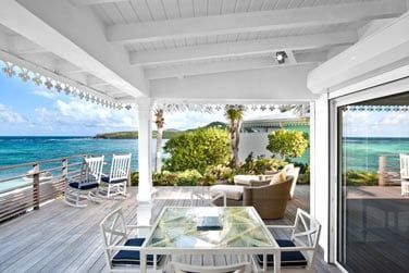 La terrasse de la Suite Junior vue lagon