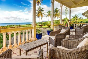 Profitez de cette magnifique terrasse pour admirez le paysage