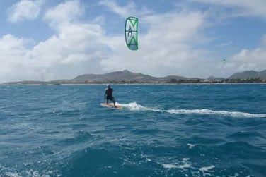 ... telles que le kitesurf...