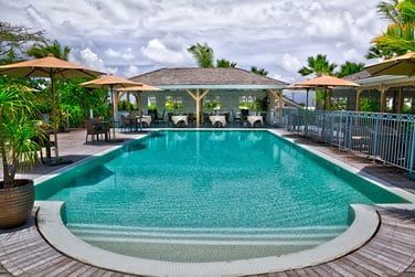 La piscine pour vous rafrachir ou lzarder au soleil