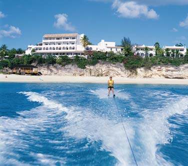 Ski nautique devant l'htel