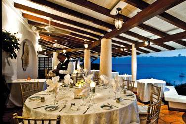 Le restaurant avec vue sur la mer des Carabes  la tombe de la nuit