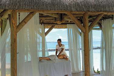 Un kiosque extrieur vous permet de profiter d'un soin face  l'ocan