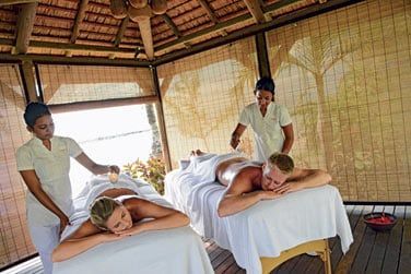 4 salles de soins, un hammam, un sauna et un bain  remous