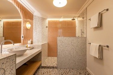 D�couvrez la salle de bain de la Deluxe Sea View