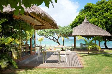 Toit de chaume, vue sur la mer... Bienvenue au restaurant 'Playa' pour un djeuner en bord de plage