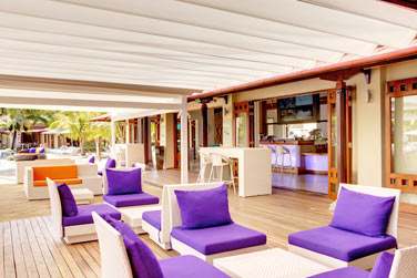 Tout au long de la journe, venez siroter un cocktail au B-Bar dans une ambiance cosy