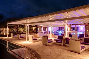 Le soir venu, le B-Bar vous accueille dans une atmosphre trendy !