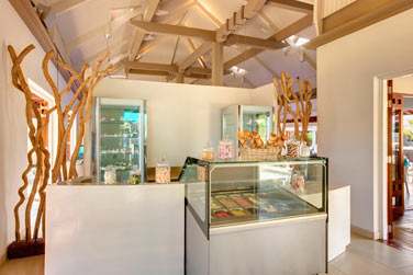 Rendez-vous au bar  glaces tout au long de la journe !