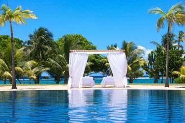 L'htel dispose de gazebo privs pour des massages en plein air, face  la mer