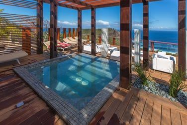 Un bain  remous vous attend, face  l'ocan