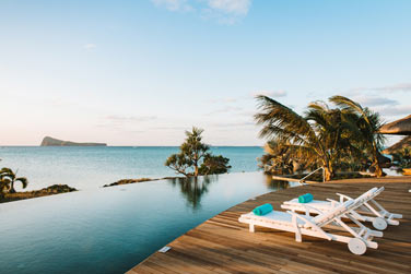 Piscine  dbordement offre un point de vue magnifique sur l'le Coin de Mire
