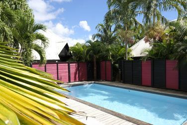 La piscine extrieure du Domaine de la Palmeraie