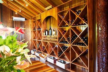 le restaurant possde une superbe cave  vin de plus de 1000 bouteilles