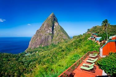 Vous offrant ainsi une vue imprenable sur les clbres pitons rocheux de Sainte Lucie