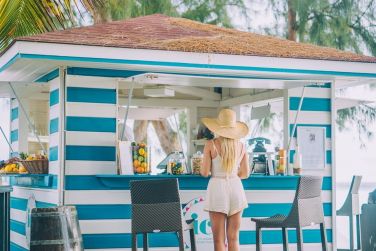 Des cocktails et jus frais prpars sous vos yeux dans ce petit kiosque