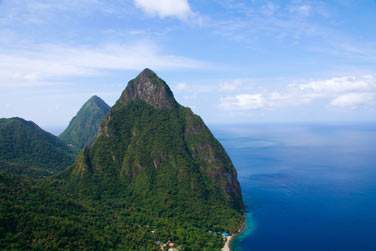 Vue imprenable sur les clbres pitons rocheux de Sainte Lucie