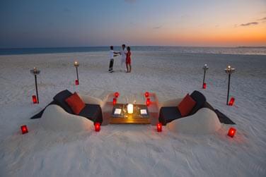 Pour les dners privs, les possibilits ne manquent pas... En amoureux sur la plage...