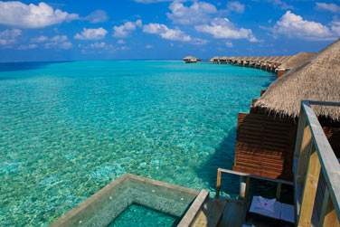 Ce Spa sur pilotis vous offre un cadre enchanteur pour vous ressourcer