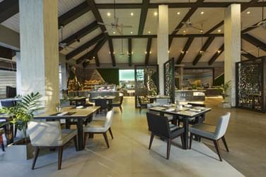 Le restaurant Vela propose une cuisine internationale dans un cadre informel