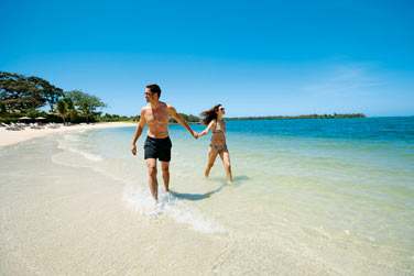 Balade sur la plage les pieds dans l'eau...
