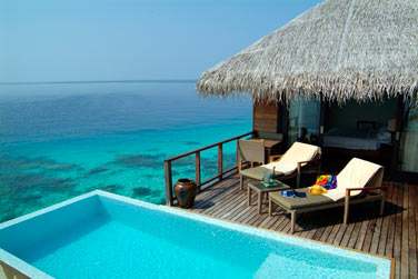 Terrasse amnage et piscine prive de l'Escape Water Villa