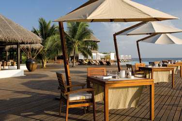 Rendez-vous au restaurant et bar Latitude pour un djeuner ou en-cas sur la plage