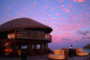 Le restaurant 'Stars' sur pilotis vous offre un cadre d'exception pour vos dners en tte  tte