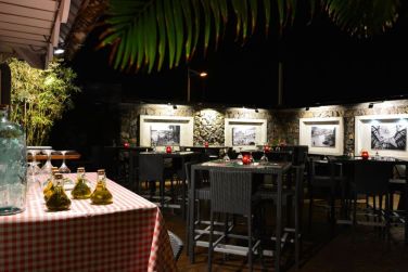 Un coin cosy et chaleureux au restaurant de l'Alamanda : Le Vieux Tamarin