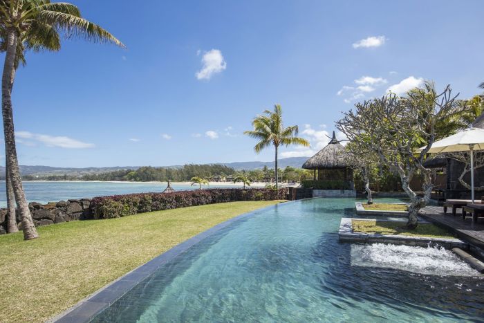 Vue de la piscine paradisiaque du Shanti Villa
