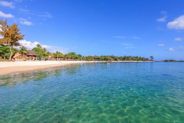 Une plage paradisiaque qui s'tend  perte de vue