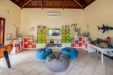 Coin dtente avec de nombreux jeux pour enfants