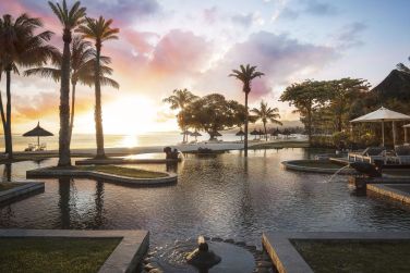 Piscine principale du Shanti Maurice, un vrai paradis perdu